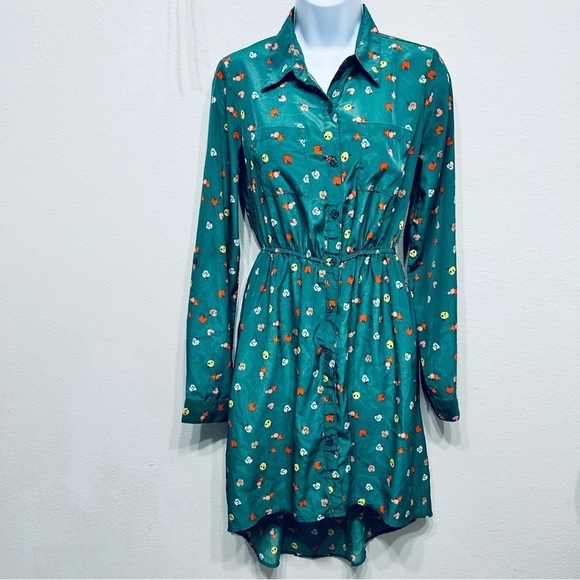 Green button up dress with collar, and open back. - Picture 1 of 11